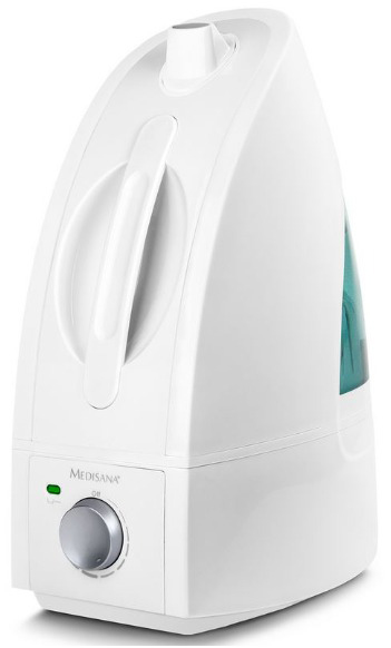Humidificateur blanc avec poignée, cadran et une lumière verte indiquant marche/arrêt, par Medisana.
