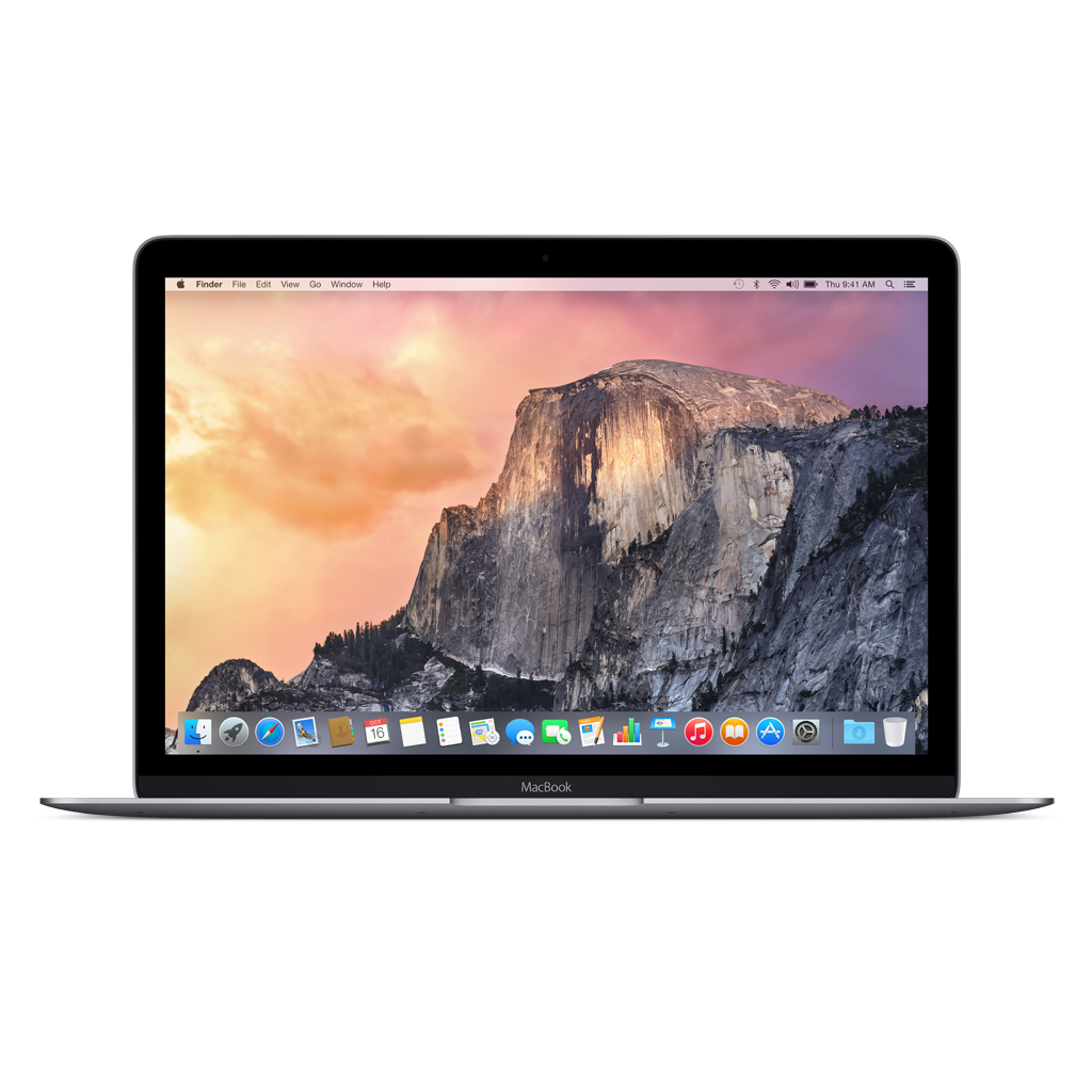 MacBook-Laptop, der eine Berglandschaft anzeigt, auf weißem Hintergrund.
