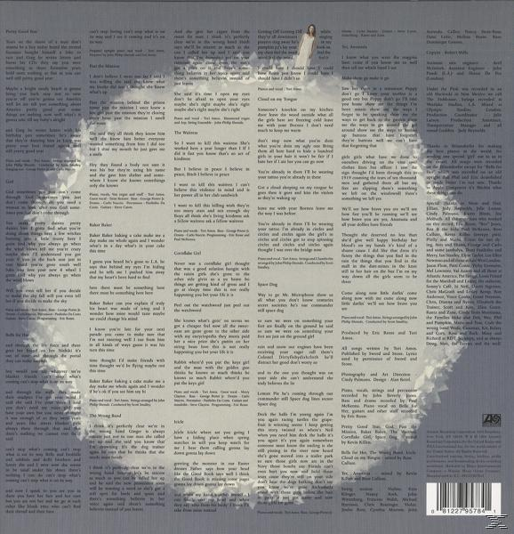 Albumcover. Weißer Text auf dunklem Hintergrund. Etwas Text wird aufgelistet und eine Baumreihe. Viel Text.