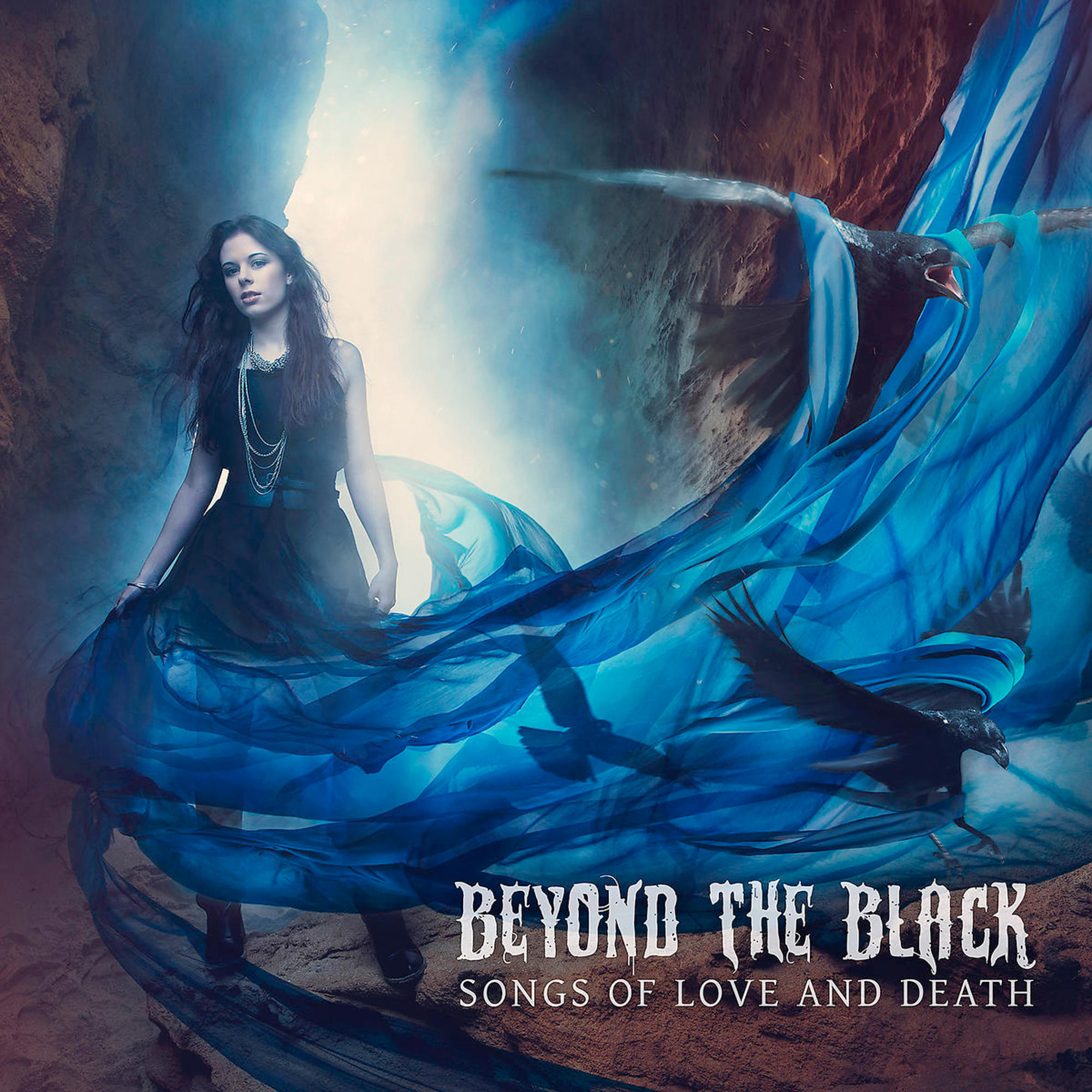 Frau in schwarzem Kleid mit blauem Stoff und Raben. Text sagt Beyond The Black.