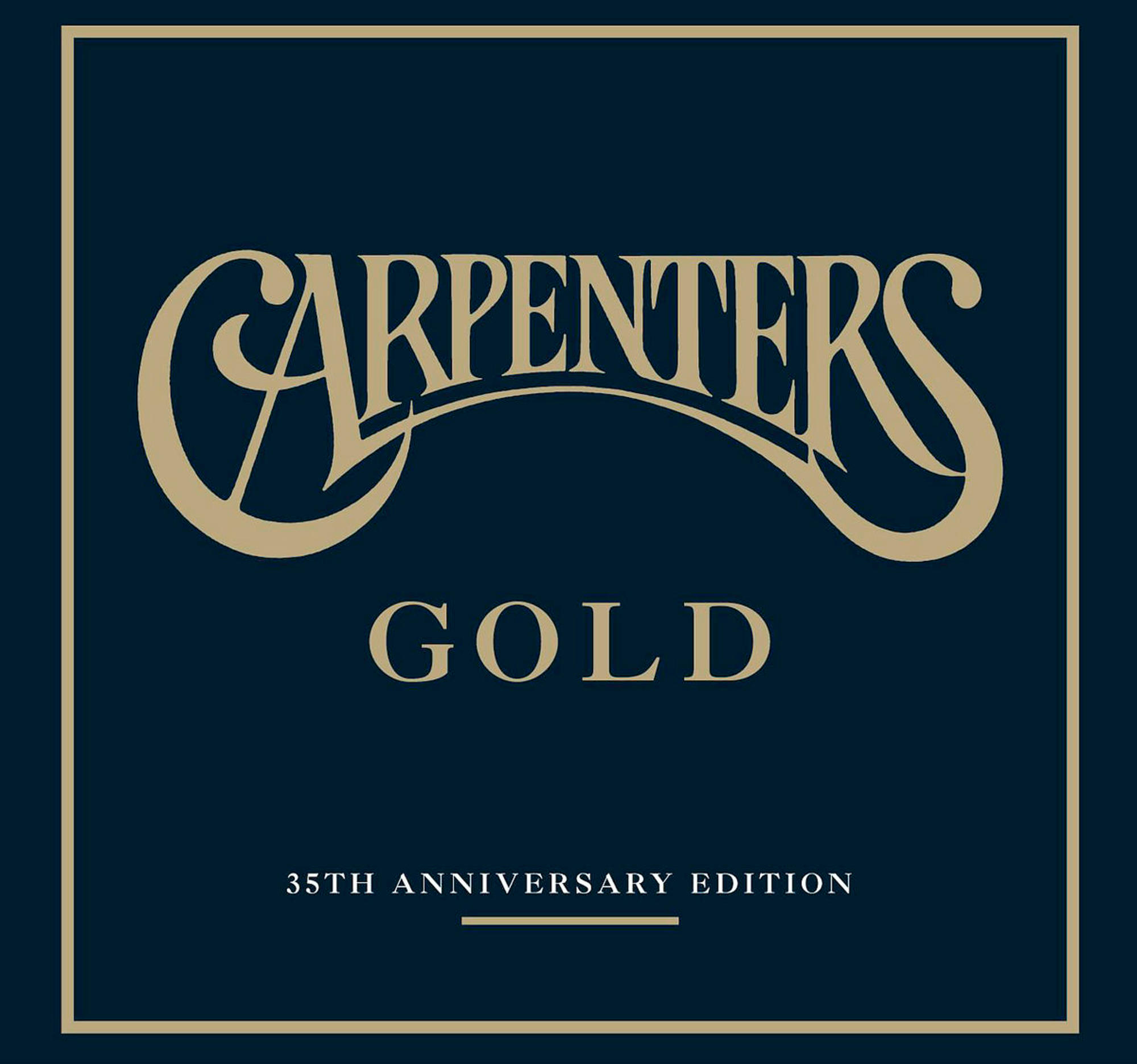 Carpenters Gold Albumcover. Goldener Text auf dunkelblauem Hintergrund mit goldfarbenem Rand.