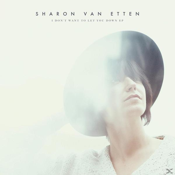 Albumcover von Sharon Van Etten, mit dem Gesicht einer Frau im Zentrum.