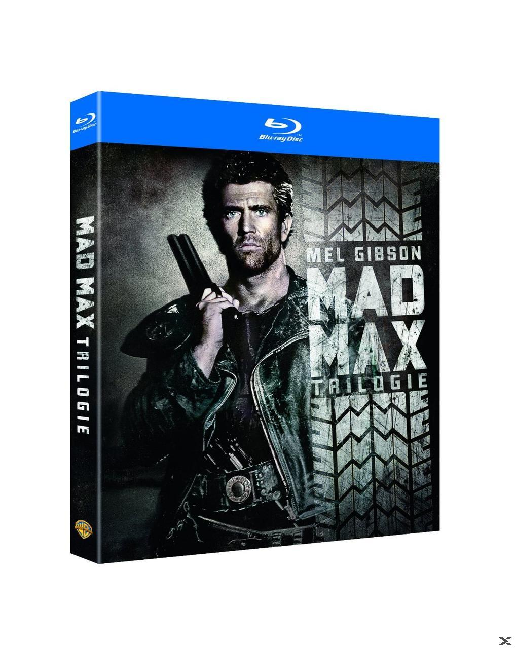 Mad Max Trilogie Blu-ray Cover. Mel Gibson mit einer Waffe. Weißer Hintergrund.
