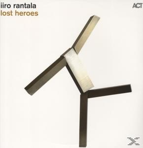 Albumcover mit abstrakter Skulptur. Der Titel lautet Lost Heroes. Braune und weiße Farben.