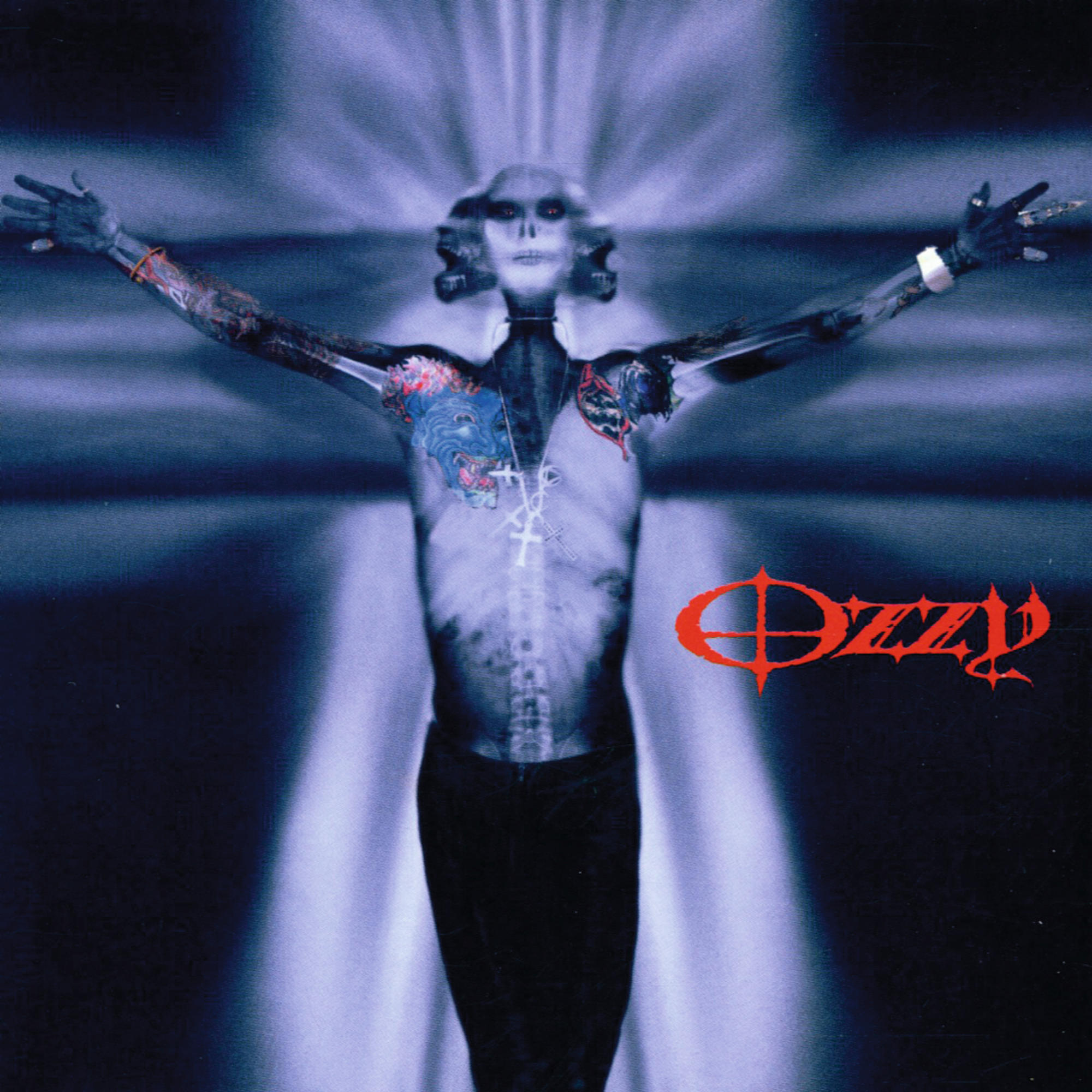 Ozzy-Albumcover: Mann mit Tattoos und Kreuz, Arme ausgestreckt, roter Ozzy-Text.