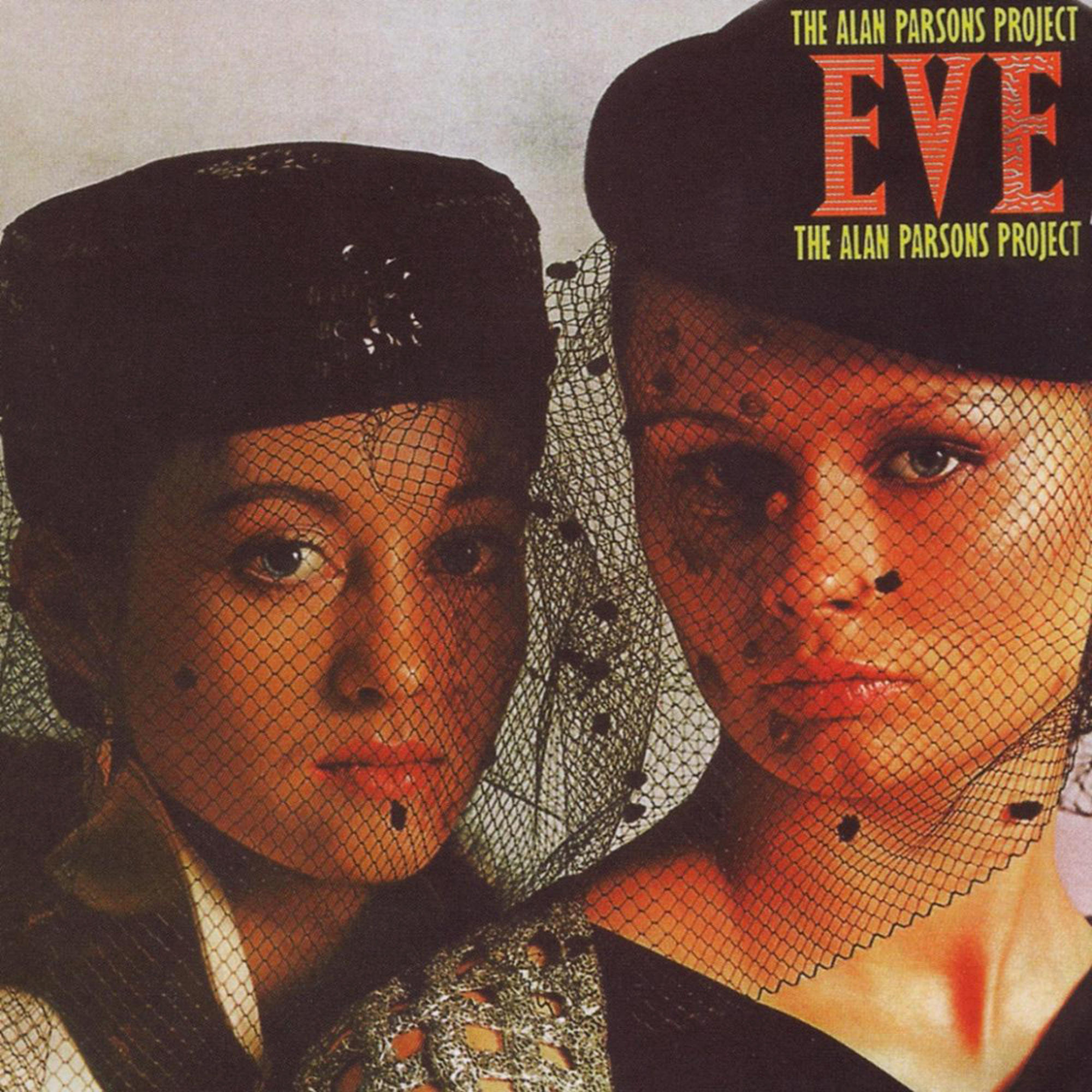 Albumcover mit zwei Frauen mit Schleiern. Die Wörter 'EVE' und 'The Alan Parsons Project' sind sichtbar.