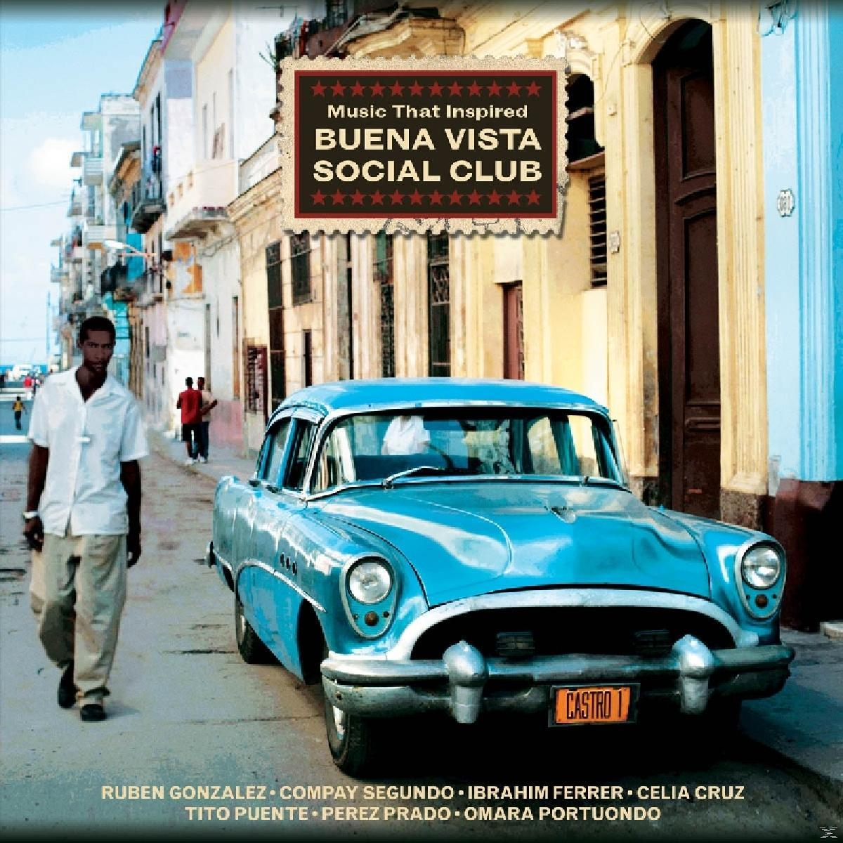 Albumcover: Straßenszene mit blauem Auto und einem Mann, der geht. Buena Vista Social Club.