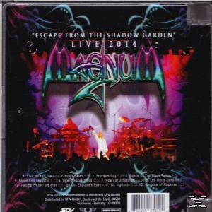 CD-Cover für Magnums Escape From the Shadow Garden. Bandmitglieder stehen mit farbenfroher Beleuchtung auf der Bühne.