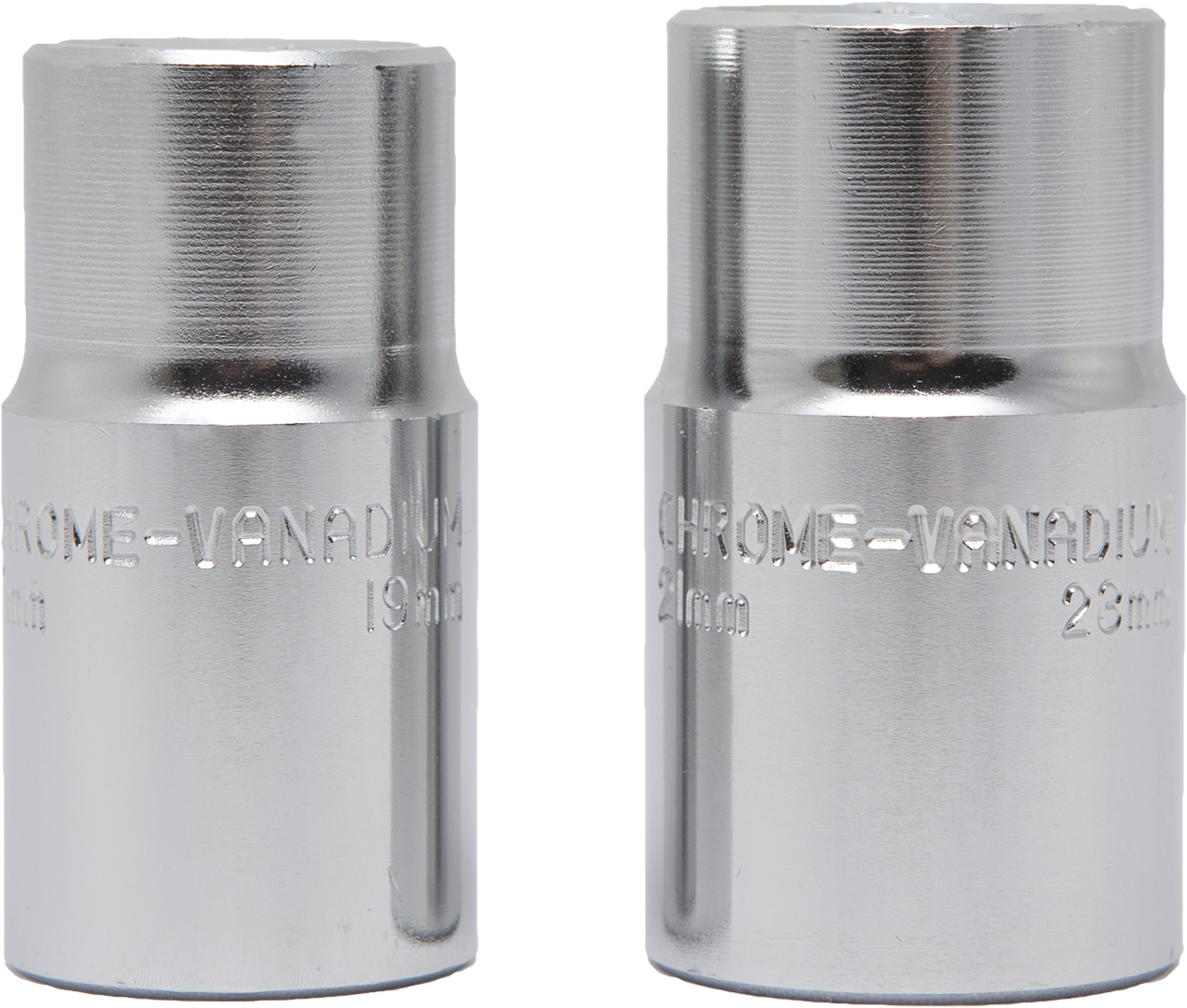 Két fém króm-vanádium dugókulcs. Az egyik 19 mm-es, a másik 21 mm és 23 mm.