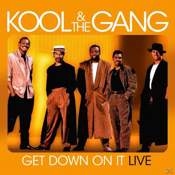 Albumcover: Kool & The Gang. Fünf Männer in Anzügen, orangefarbener Hintergrund und der Schriftzug 'Get Down On It Live'.