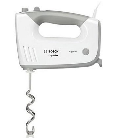 Witte en grijze elektrische handmixer. Merknaam 'BOSCH ErgoMixx'. 450W. Op een witte achtergrond.
