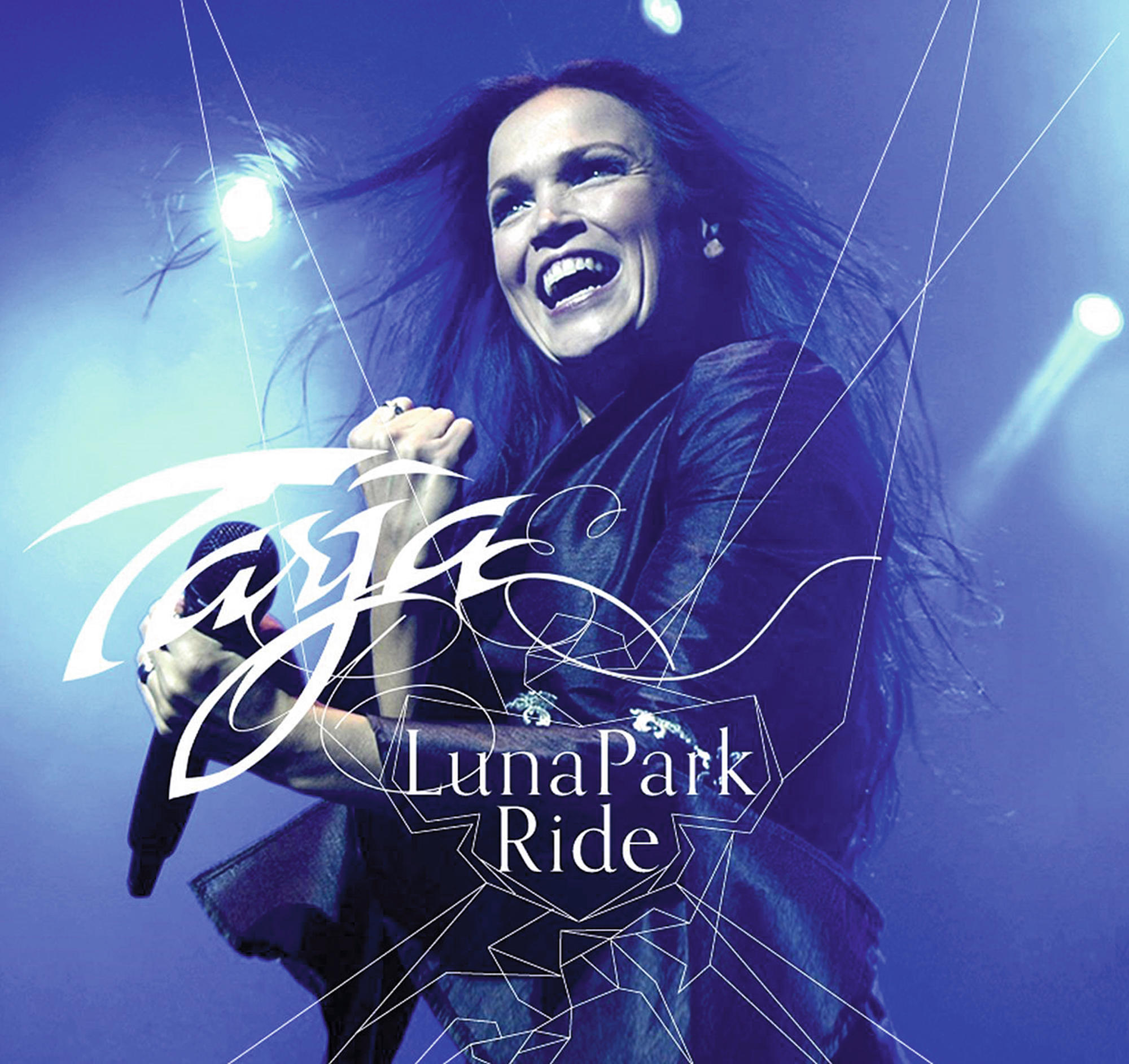 Sängerin mit Mikrofon, Bühnenhintergrund und den Worten LunaPark Ride.