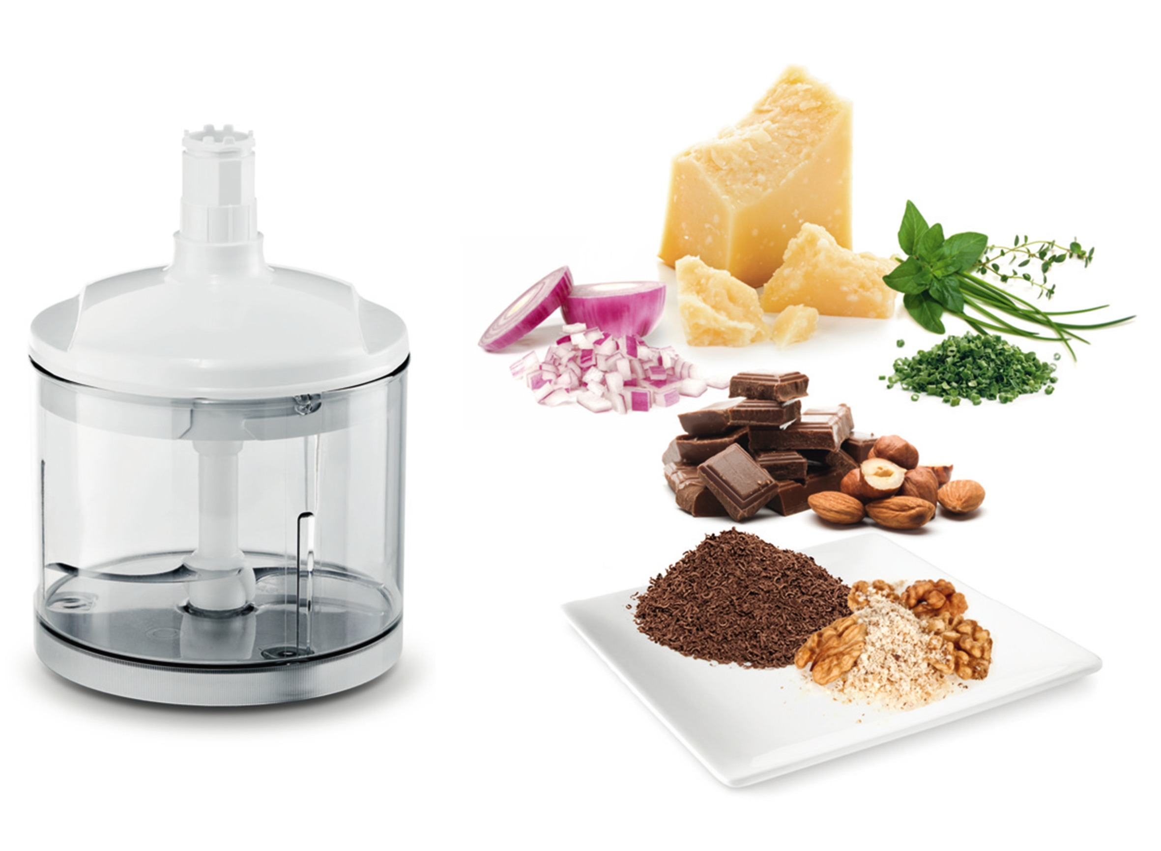 Mixer mit verschiedenen Zutaten, darunter Käse, Schokolade und Nüsse.