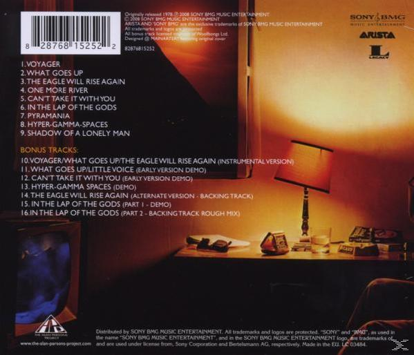 Rückseite eines Albums mit Titelliste und einer Tischlampe auf einem Tisch.