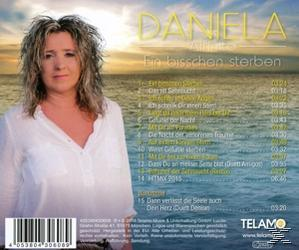 Rückseite eines Albums. Eine Frau steht vor dem Meer. Titel und Titelliste.