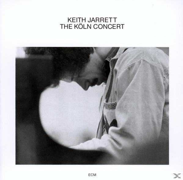 Fekete-fehér fotó Keith Jarrett-tel zongoránál, a "The Köln Concert" albumról.