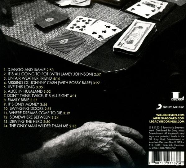 CD-Rückseite: Eine Hand hält Karten auf einem Tisch mit Text und Titelliste. Willie Nelson.
