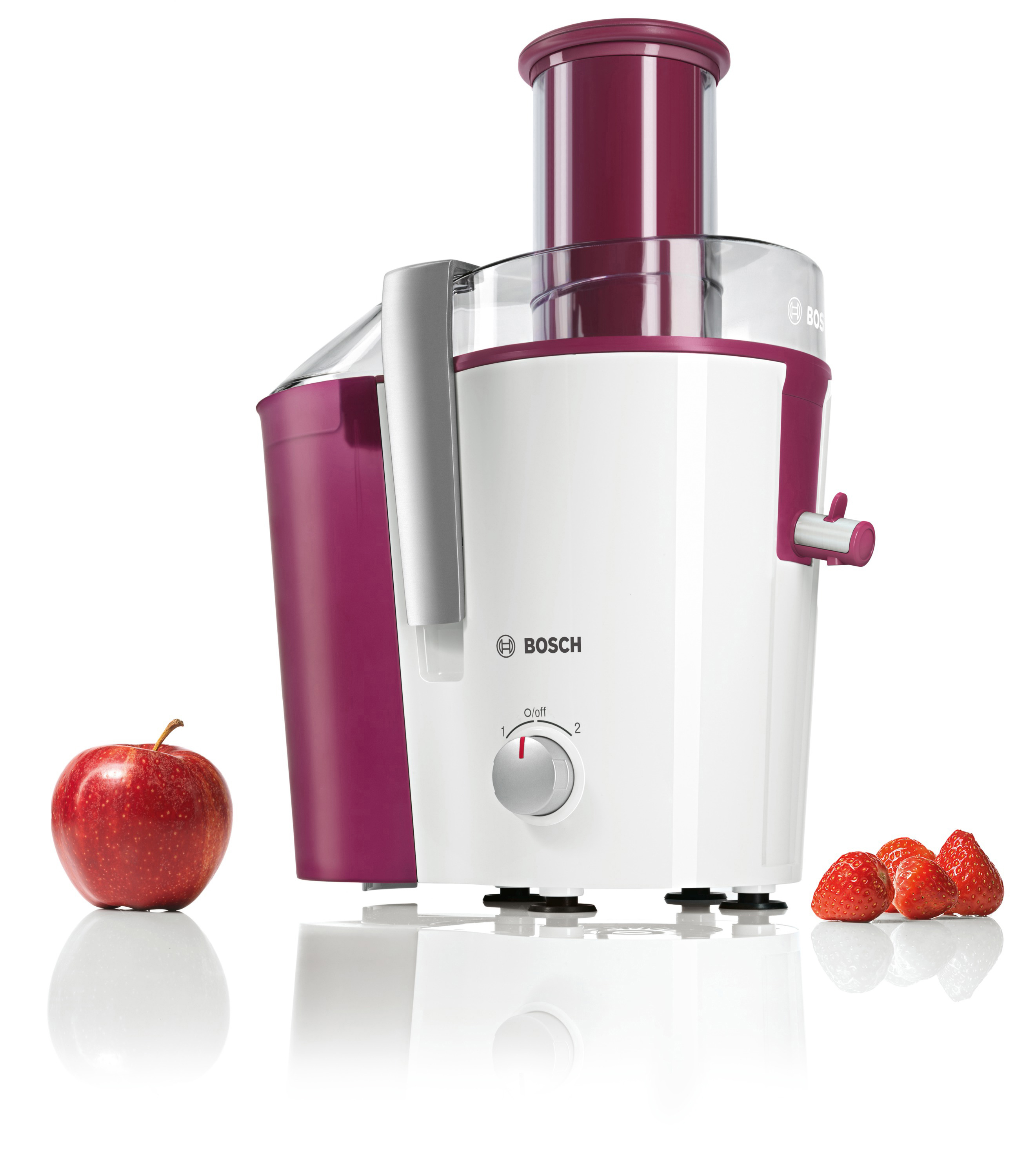 Ein weißes und lila Saftgerät mit einem Apfel und Erdbeeren.