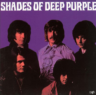 Album borító öt férfival. A cím: 'Shades of Deep Purple'.