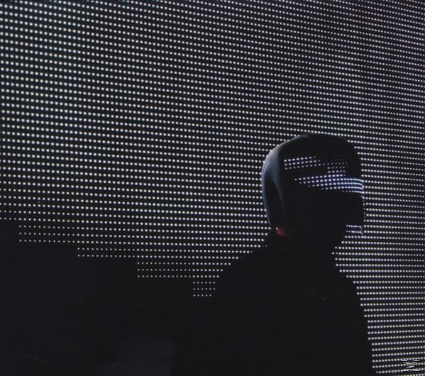 Personensilhouette vor einer Wand aus Lichtern. Dunkler Hintergrund.