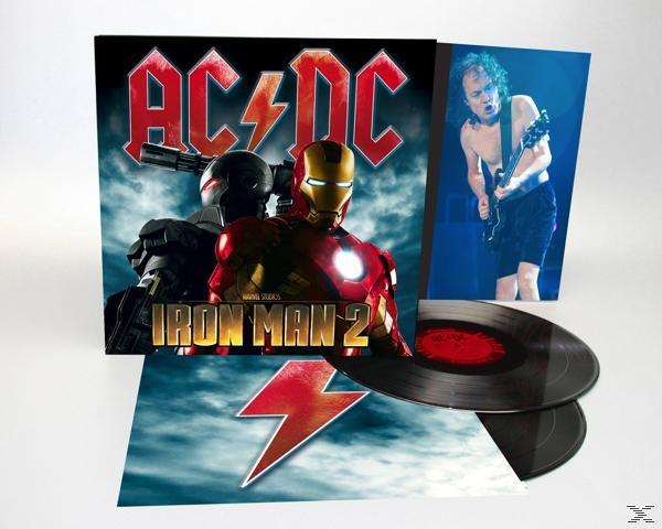 AC/DC Iron Man 2 Albumcover mit Bandmitgliedern und Iron Man. Vinylplatten sind ebenfalls vorhanden.