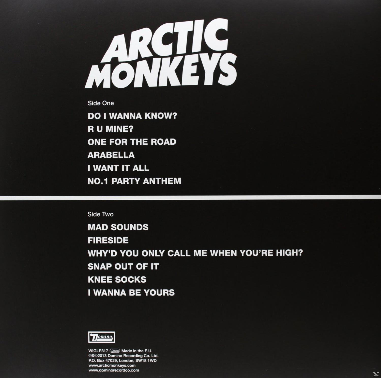 Arctic Monkeys Album-Rückseite mit Songtiteln und Credits auf einem schwarz-weißen Hintergrund.
