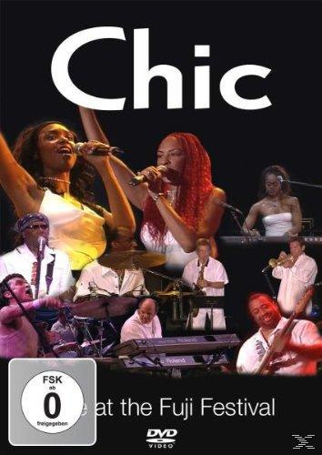 DVD-Cover: Chic-Band live beim Fuji Festival, viele Leute.