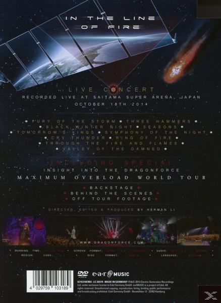 DVD borító egy űrtémájú koncertről. A szöveg említi a 'Dragonforce'-t és a 'Maximum Overload World Tour'-t.