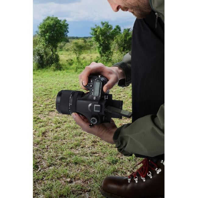 SONY Alpha 77 M2 Body (ILCA-77M2) Spiegelreflexkamera, 24,3 Megapixel, Full-HD, WLAN, Schwarz
