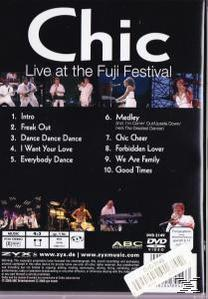 DVD-Cover mit Titelliste und dem Titel 'Chic Live at the Fuji Festival'. Schwarzer Hintergrund.