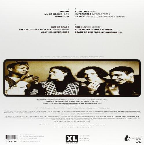 Rückseite des Prodigy-Albums. Schwarz-Weiß-Foto der Band. Text enthält Songtitel und Credits.