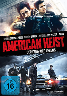 DVD-Cover für 'American Heist' mit zwei Männern mit Waffen und einem Stadt-Hintergrund.