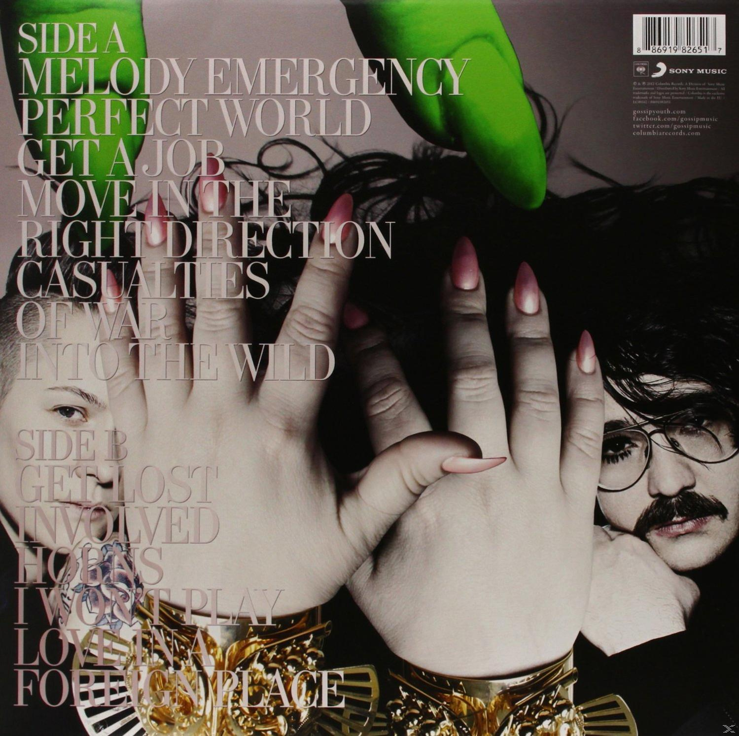 Albumcover mit Händen mit goldenen Armbändern, Text und zwei Gesichtern.