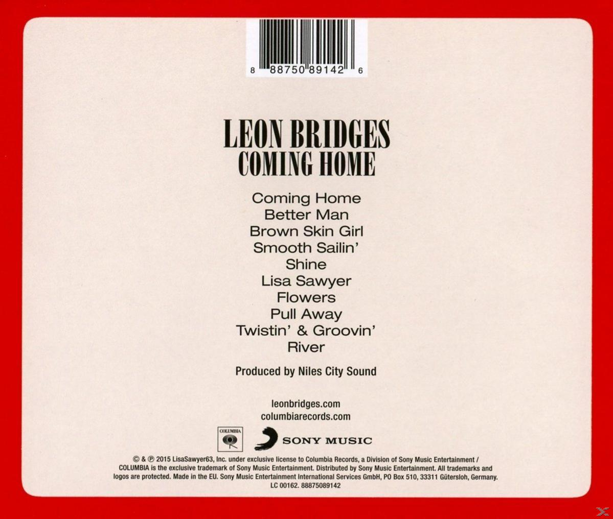 CD borító Leon Bridges 'Coming Home' albumához, a számokkal és a produkciós részletekkel, piros háttéren.