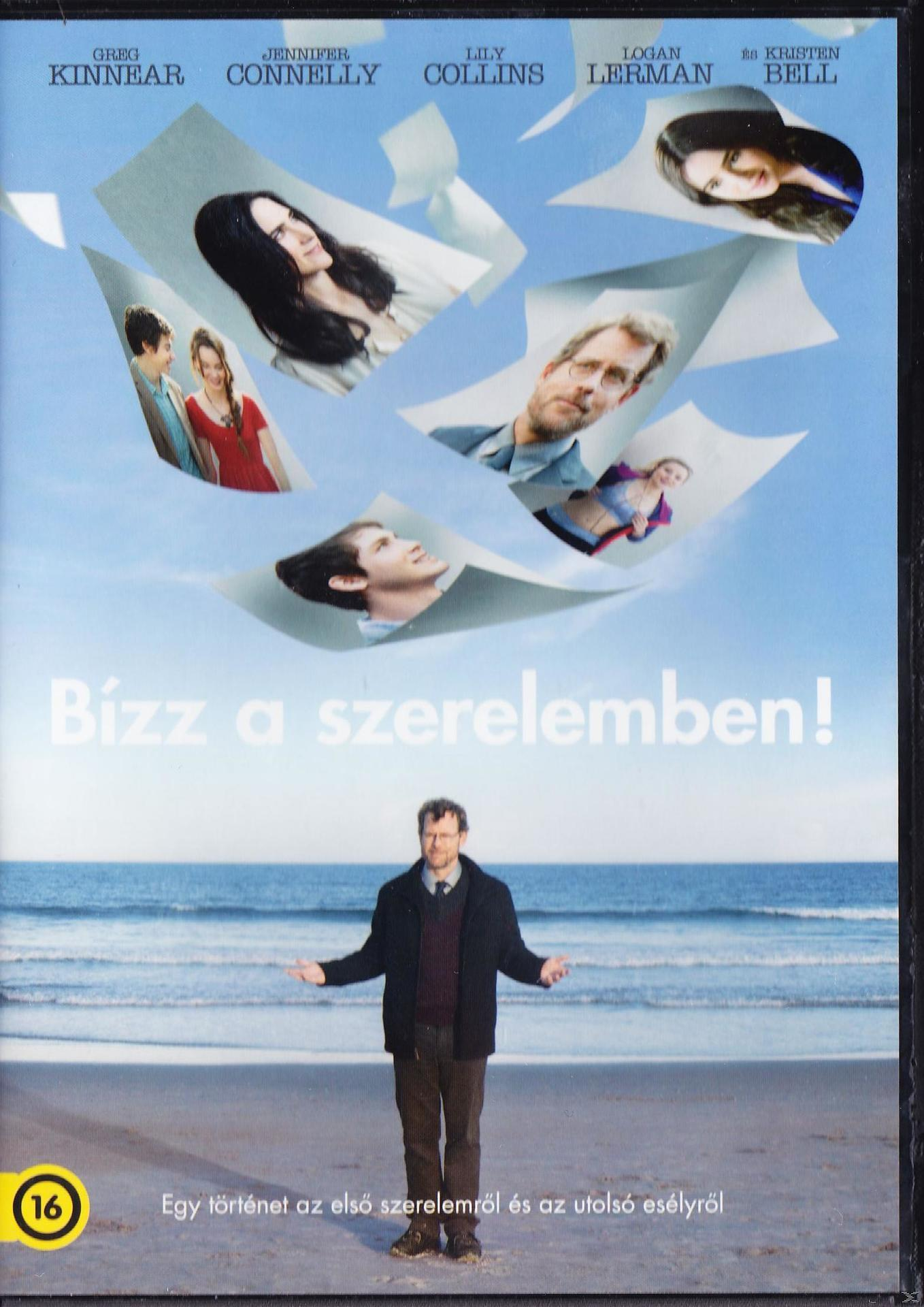 DVD borító emberekkel és szavakkal. Egy férfi a tenger előtt.
