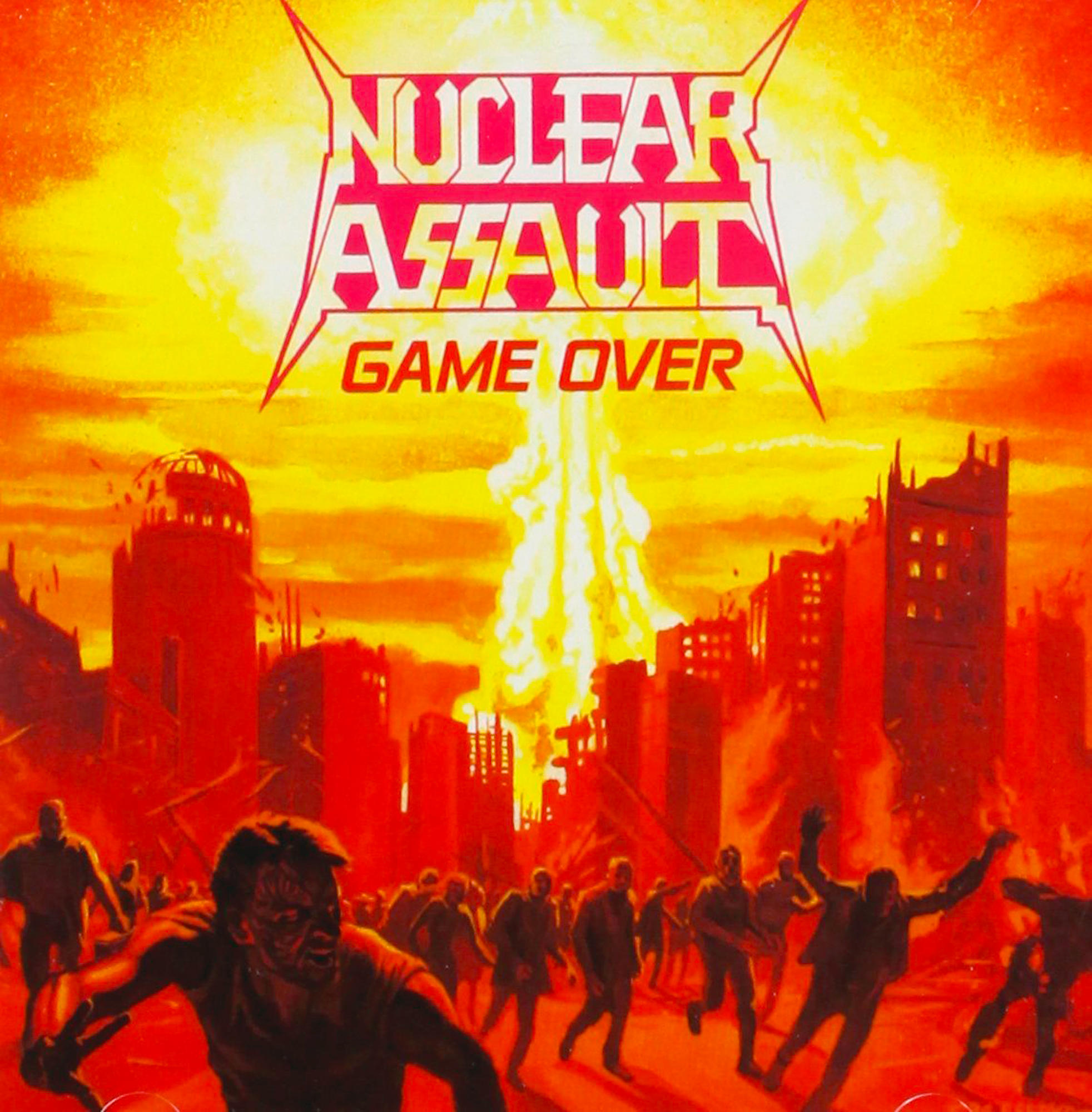 Albumcover mit einer brennenden Stadt und Menschen, die rennen. Bandname: Nuclear Assault.
