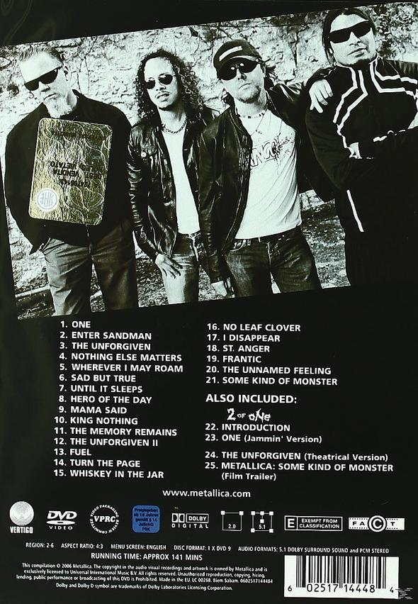 DVD hátlap, négy férfiből álló zenekarral, számlistával és DVD specifikációkkal, fekete háttér.