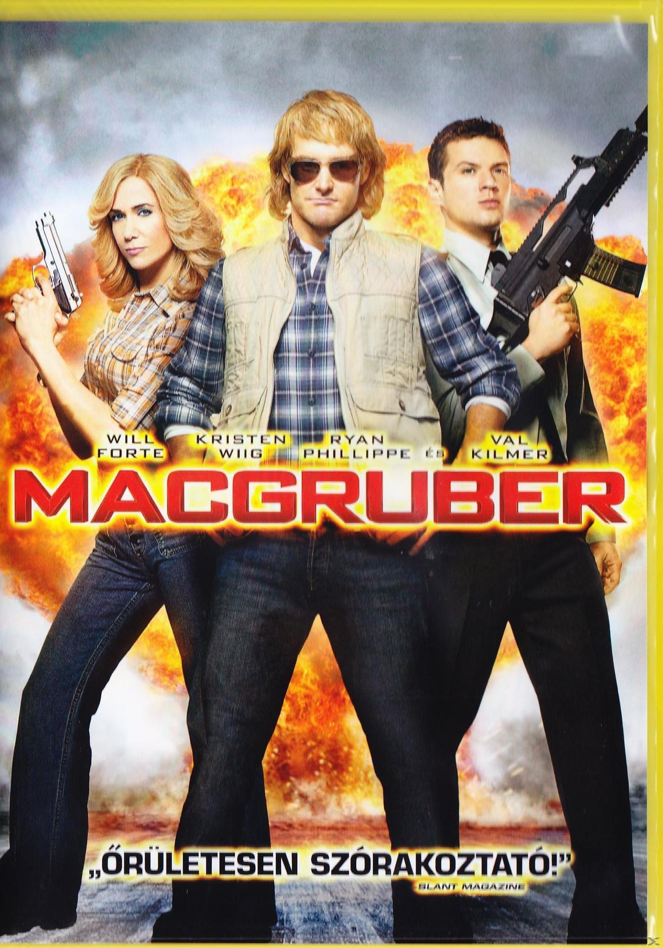 A MacGruber című film posztere három színésszel és egy robbanásos háttérrel.