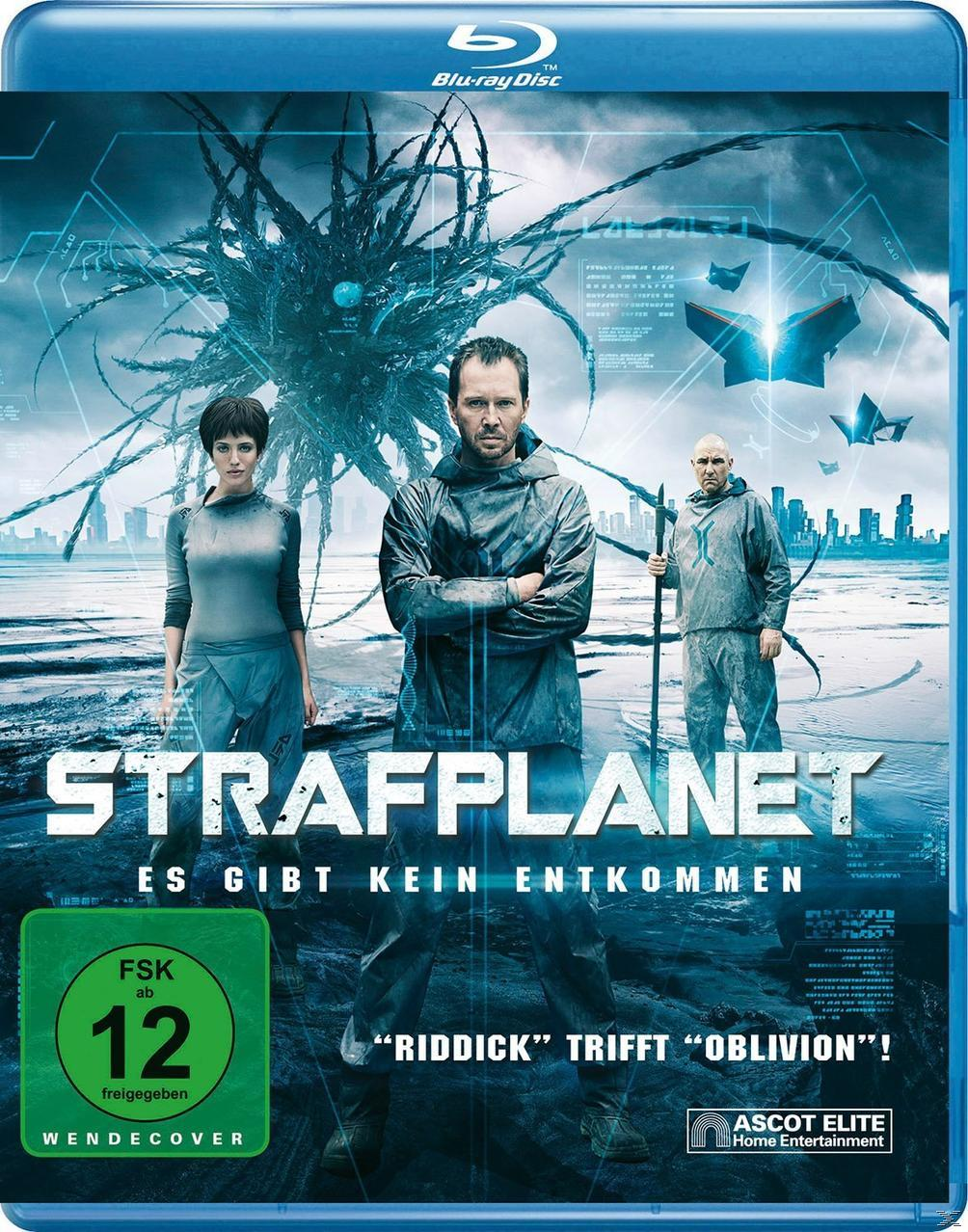 Blu-ray-Cover von 'Strafplanet', mit drei Personen vor einem dunklen, abstrakten Hintergrund.
