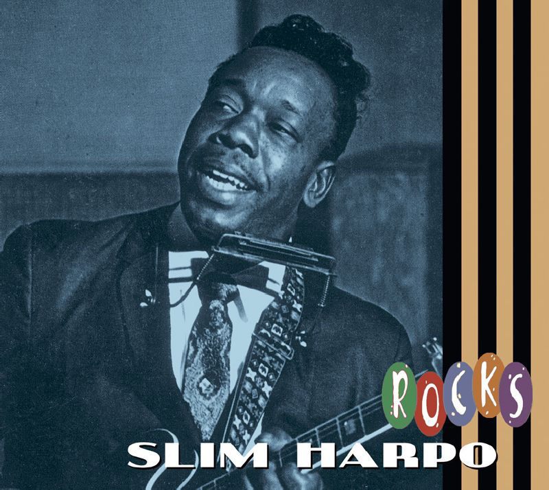 Slim Harpo Rocks album borító. A férfi gitározik öltönyben, nyakkendővel.