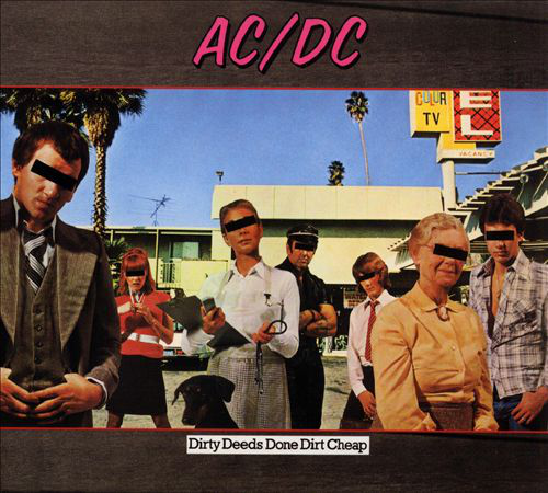 Album borító AC/DC logóval. Emberek csoportja fekete sávokkal a szemükön.