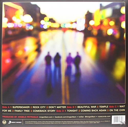 Egy zenei album hátlapja, amelyen homályos kép látható emberekről egy utcán, a számlistával.