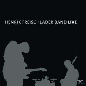 Schwarzer Hintergrund mit weißen Silhouetten einer Band auf der Bühne und Text 'Henrik Freischlader Band Live'.