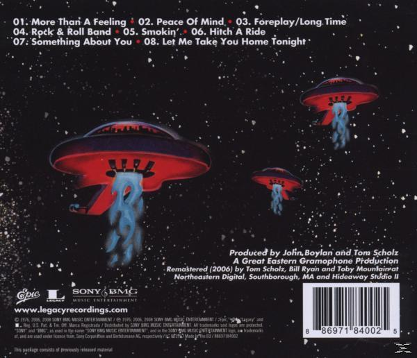 Album-Rückseite: Album-Trackliste mit roten UFOs, mit blauen Lichtströmen, auf Sternennacht-Hintergrund.
