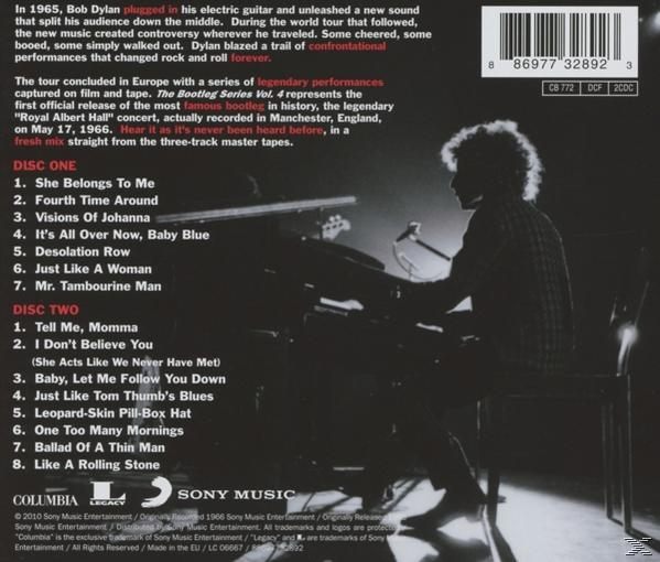 CD-Rückseite mit einem Musiker, der Keyboard spielt, und einer Titelliste.