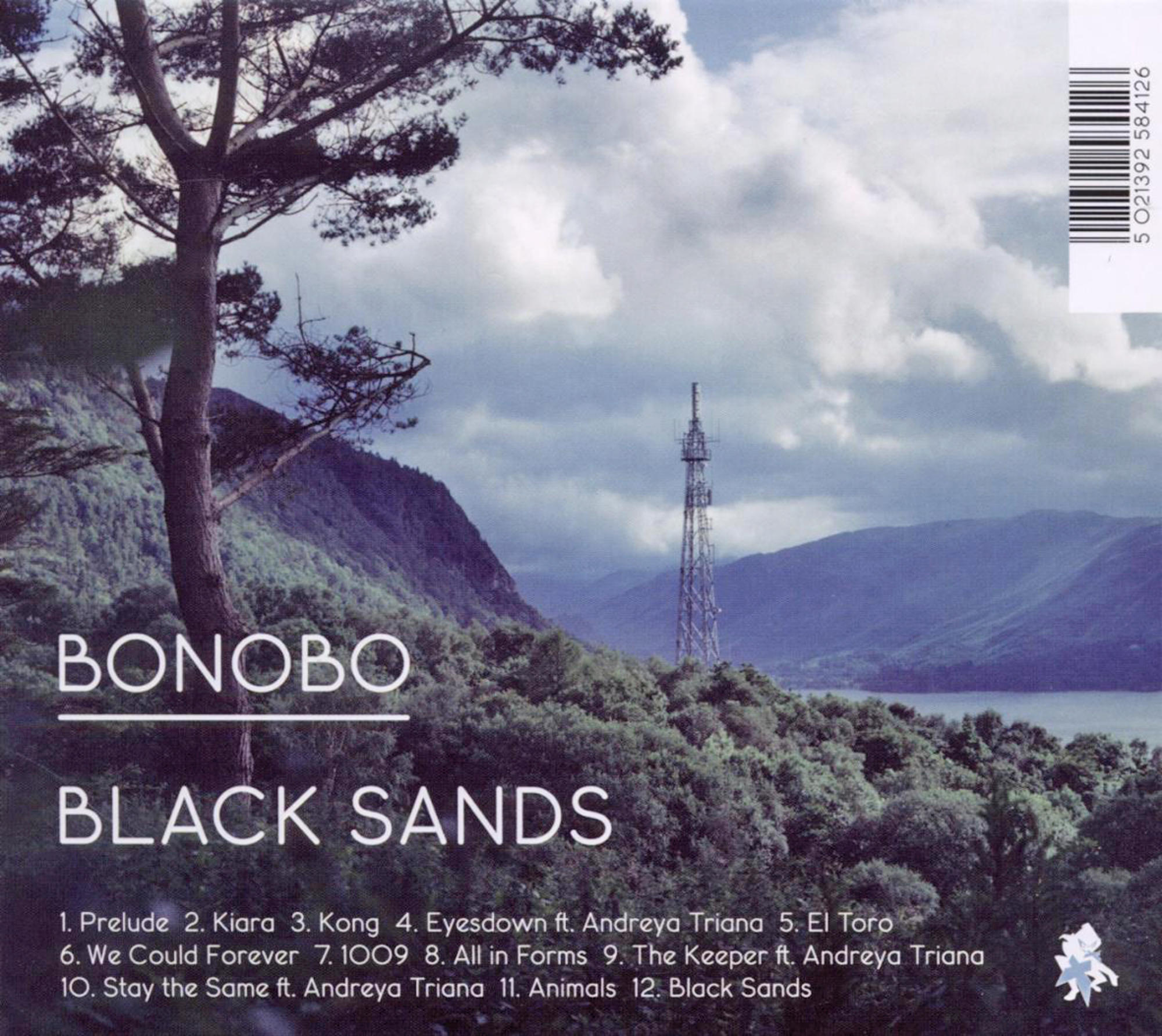 Albumcover mit Landschaft. Baum im Vordergrund, Berge und See im Hintergrund.