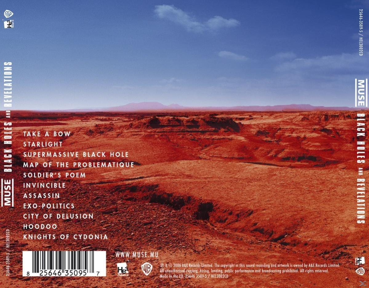 Muse Albumcover. Wüstenlandschaft mit roten Farbtönen, blauer Himmel. Text: Muse, Black Holes and Revelations.