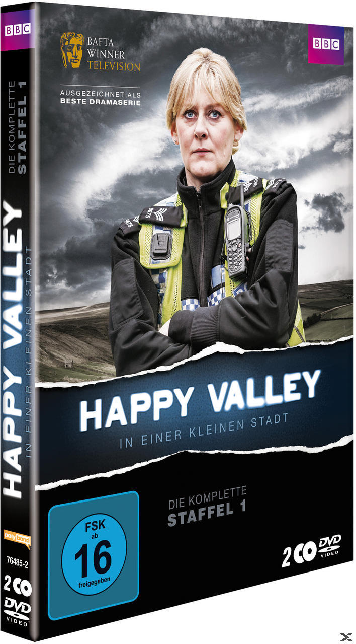 Happy Valley DVD-Cover. Eine Frau in Polizeiuniform steht in einer bewölkten Landschaft.