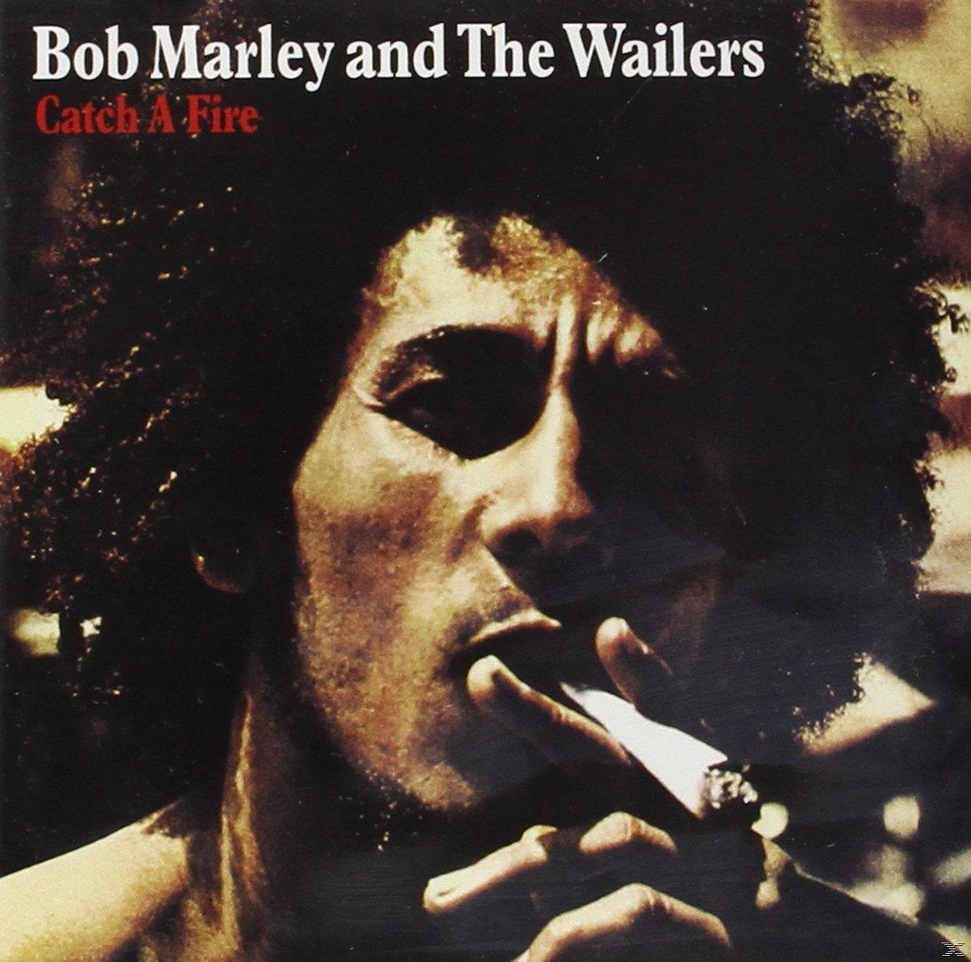 Bob Marley albumborítója. Cigizik, a 'Catch A Fire' címmel.