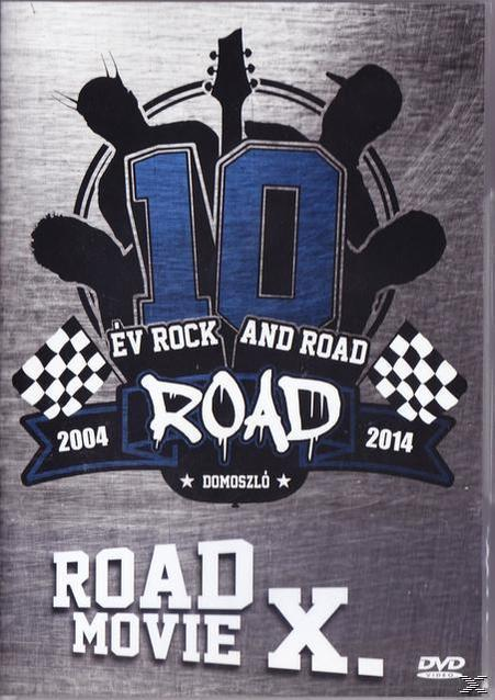DVD borító két sziluett figurával, akik gitárt tartanak, a 10-es számmal és kockás zászlókkal. Cím: Road Movie X.